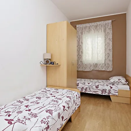 Daire By The Sea Sparadici, - 24118 *