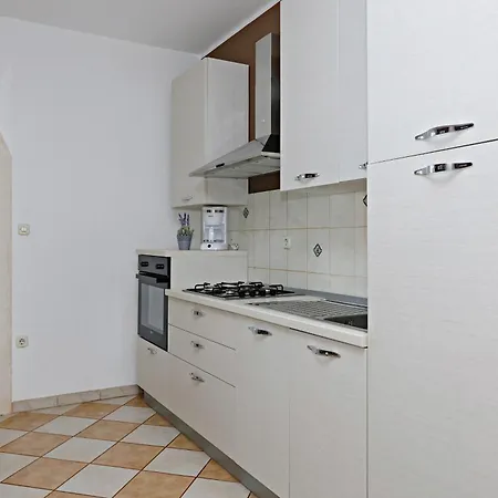 Daire By The Sea Sparadici, - 24118