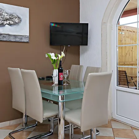 Daire By The Sea Sparadici, - 24118